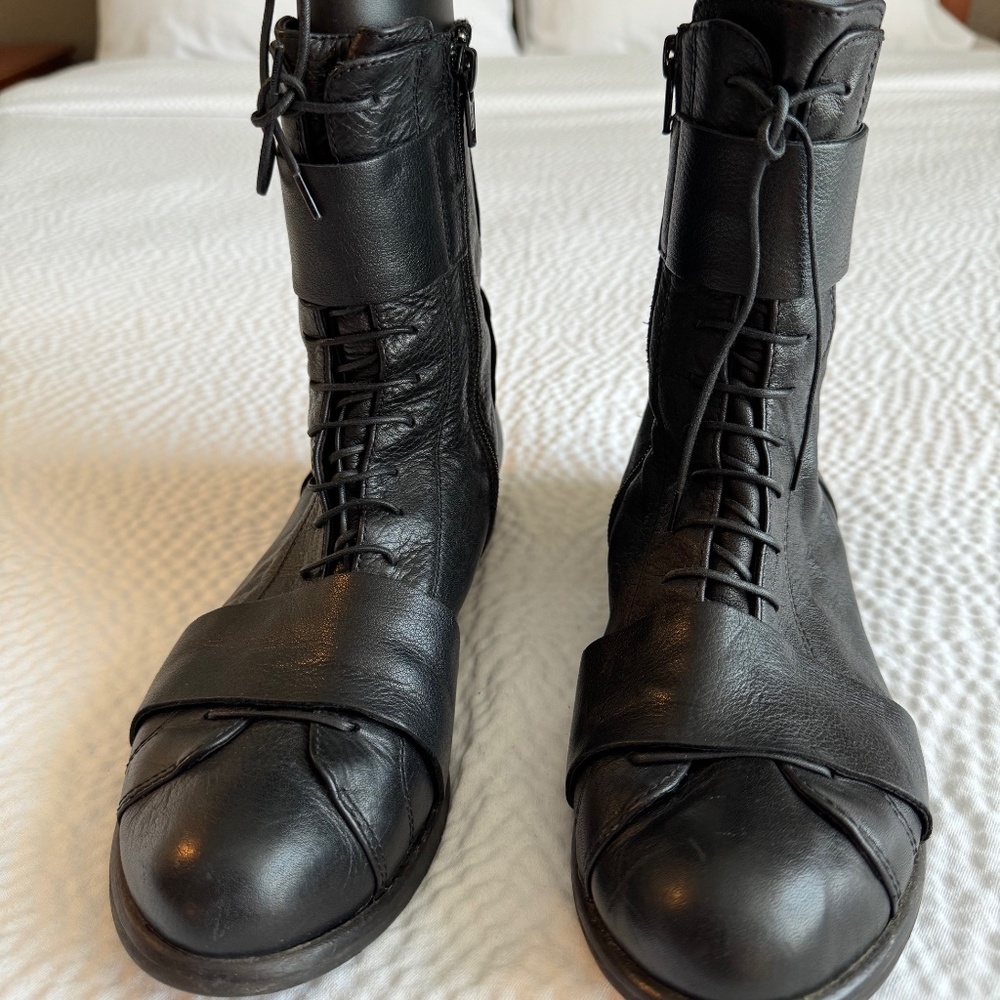 Beautiful soft black leather lace-up boots - made in Italy